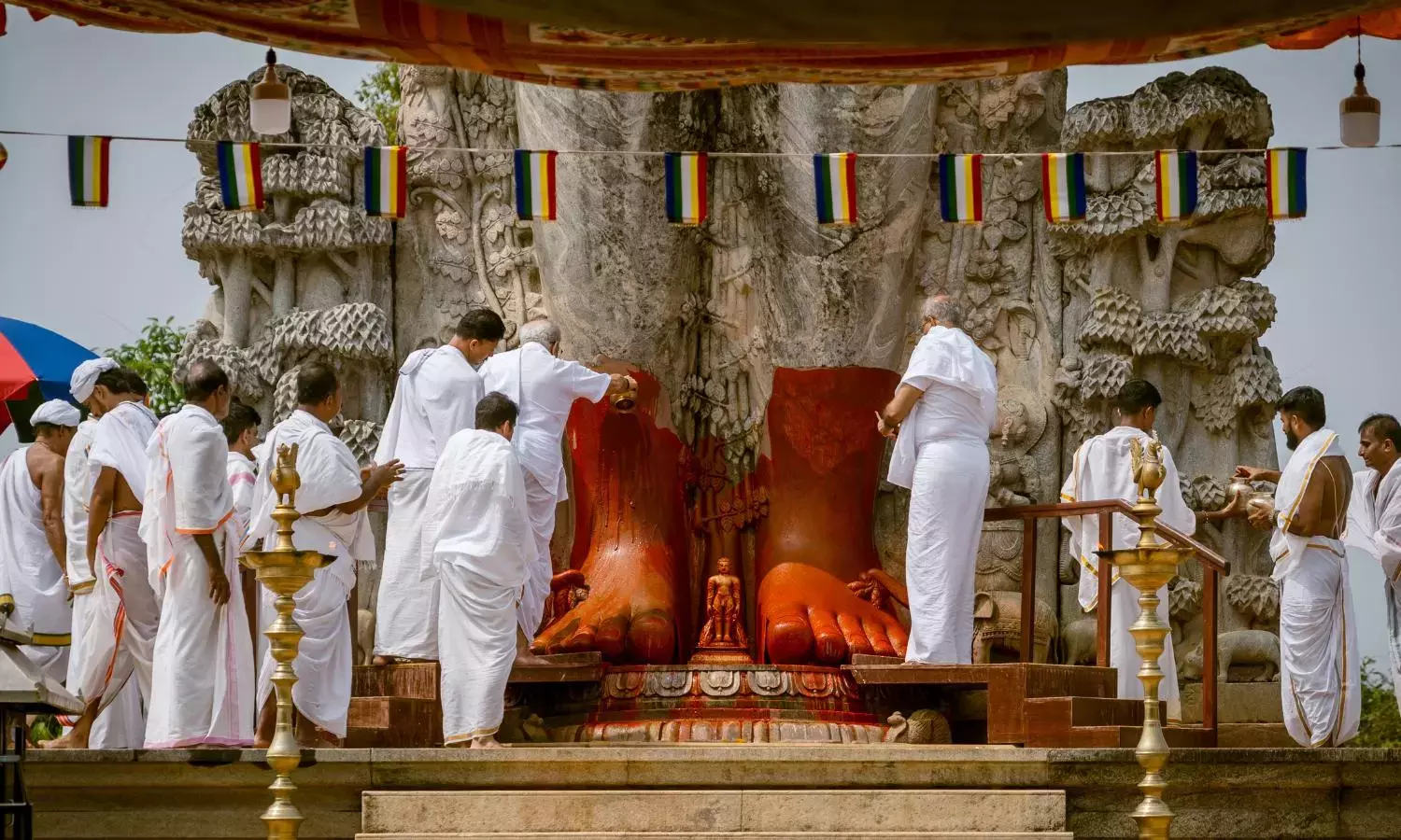 Dharmasthala भगवान बाहुबली का वार्षिक पदाभिषेक मनाता है Dharmasthala भगवान बाहुबली का वार्षिक पदाभिषेक मनाता है