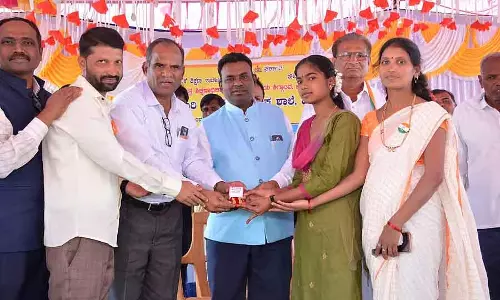 SSLC में अच्छे नंबर: गोल्ड मेडल से सम्मानित किया गया SSLC में अच्छे नंबर: गोल्ड मेडल से सम्मानित किया गया