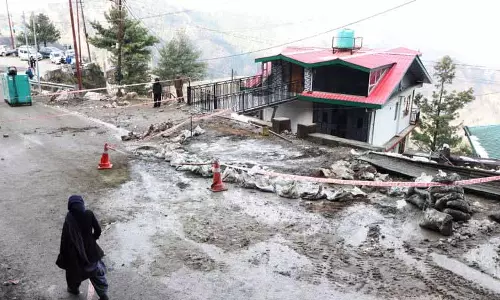 Shimla: 4-लेन निर्माण स्थल के पास सड़क धंसी, ट्रैफिक बाधित