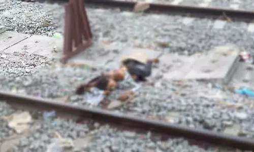 Sindhanur : एक युवती ने ट्रेन के नीचे कूदकर आत्महत्या कर ली Sindhanur : एक युवती ने ट्रेन के नीचे कूदकर आत्महत्या कर ली