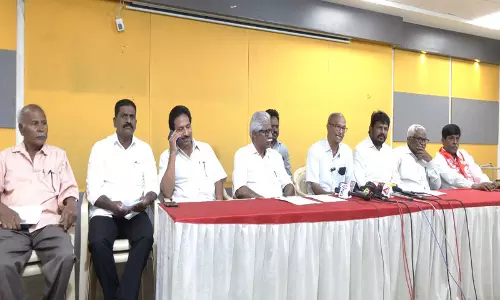 Andhra Pradesh में बिगड़ती कानून व्यवस्था को लेकर वामपंथी दलों ने विरोध प्रदर्शन किया Andhra Pradesh में बिगड़ती कानून व्यवस्था को लेकर वामपंथी दलों ने विरोध प्रदर्शन किया
