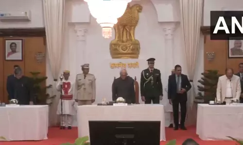 मणिपुर में युमनाम खेमचंद सिंह ने ली मुख्यमंत्री पद की शपथ मणिपुर में युमनाम खेमचंद सिंह ने ली मुख्यमंत्री पद की शपथ