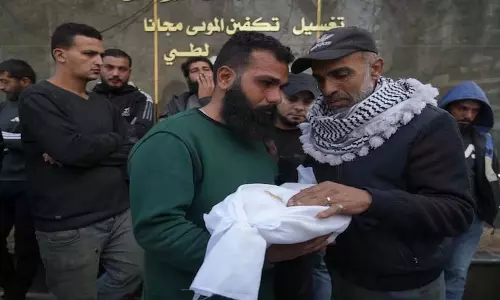 Gaza में इजरायली फायरिंग में 17 लोग मारे गए, उग्रवादियों की गोलीबारी में एक इजरायली सैनिक घायल Gaza में इजरायली फायरिंग में 17 लोग मारे गए, उग्रवादियों की गोलीबारी में एक इजरायली सैनिक घायल