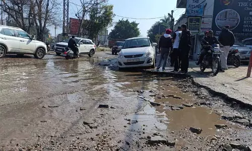 दोराहा की सर्विस लेन खराब हो रही है, NHAI बेपरवाह दोराहा की सर्विस लेन खराब हो रही है, NHAI बेपरवाह