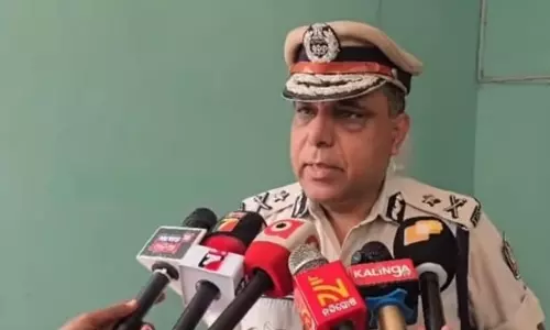 Bolangir के स्कूल में क्लास 9 की छात्रा से रेप, छह लोग गिरफ्तार Bolangir के स्कूल में क्लास 9 की छात्रा से रेप, छह लोग गिरफ्तार