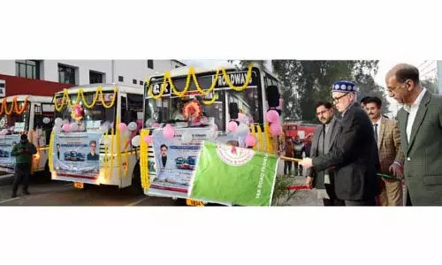 सीएम ने देश भर के प्रमुख धार्मिक स्थलों के लिए J&K RTC बसों को हरी झंडी दिखाई