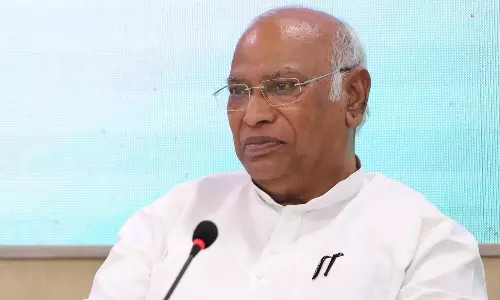 Kharge ने भारत-अमेरिका व्यापार समझौते की घोषणा पर संसद नज़रअंदाज़ करने का आरोप लगाया