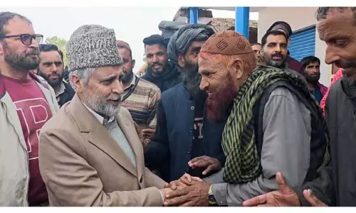 मियां अल्ताफ ने Rajouri के गांवों में लोगों से बातचीत की