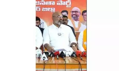 BJP MP Arvind का कांग्रेस मेयर उम्मीदवार पर आरोप: शहर की लूट का डर