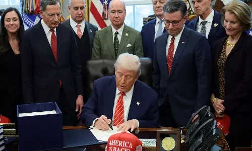 US राष्ट्रपति ट्रम्प ने फेडरल रिजर्व के आंशिक शटडाउन को समाप्त करने वाले विधेयक पर हस्ताक्षर किए US राष्ट्रपति ट्रम्प ने फेडरल रिजर्व के आंशिक शटडाउन को समाप्त करने वाले विधेयक पर हस्ताक्षर किए