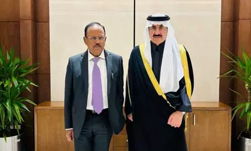 एनएसए डोभाल ने सऊदी समकक्ष से की मुलाकात, द्विपक्षीय और क्षेत्रीय सहयोग पर हुई चर्चा एनएसए डोभाल ने सऊदी समकक्ष से की मुलाकात, द्विपक्षीय और क्षेत्रीय सहयोग पर हुई चर्चा