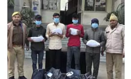 नोएडा : अंतरराज्यीय गांजा तस्करी गिरोह का पर्दाफाश, 11 लाख का गांजा बरामद नोएडा : अंतरराज्यीय गांजा तस्करी गिरोह का पर्दाफाश, 11 लाख का गांजा बरामद