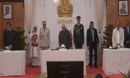Manipur से राष्ट्रपति शासन हटा लिया गया, युमनाम खेमचंद सिंह ने मुख्यमंत्री पद की शपथ ली Manipur से राष्ट्रपति शासन हटा लिया गया, युमनाम खेमचंद सिंह ने मुख्यमंत्री पद की शपथ ली