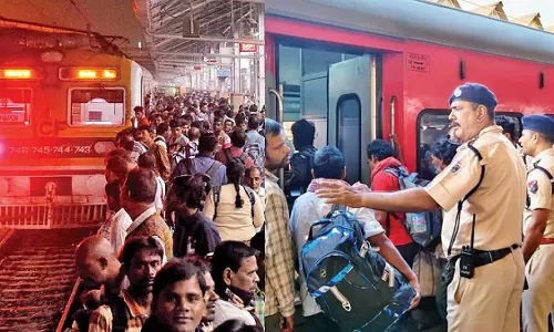 स्टेशन पर Emergency Treatment और जीवन रक्षक दवाएं उपलब्ध स्टेशन पर Emergency Treatment और जीवन रक्षक दवाएं उपलब्ध