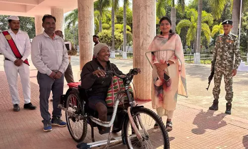 कलेक्टर जनदर्शन में संवेदनशील की मिसाल