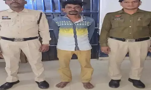 सार्वजनिक स्थान पर धारदार हथियार लहराना पड़ा महंगा, आरोपी गिरफ्तार सार्वजनिक स्थान पर धारदार हथियार लहराना पड़ा महंगा, आरोपी गिरफ्तार