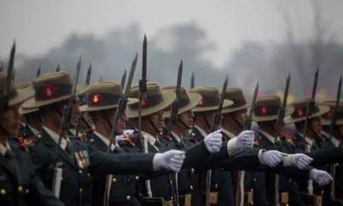नेपाल में चुनावी सुरक्षा के लिए सेना तैनात, चप्पे-चप्पे पर पैनी नजर नेपाल में चुनावी सुरक्षा के लिए सेना तैनात, चप्पे-चप्पे पर पैनी नजर