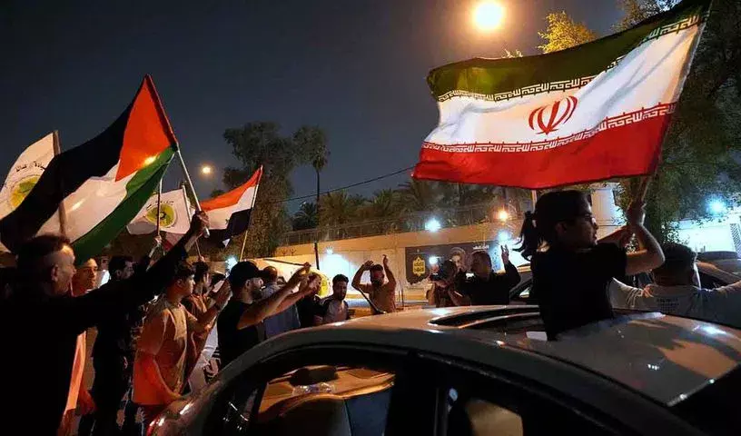अरब सागर में ड्रोन मार गिराए जाने के बाद ईरान और अमेरिका ने व्यापारिक दावों पर बातचीत की अरब सागर में ड्रोन मार गिराए जाने के बाद ईरान और अमेरिका ने व्यापारिक दावों पर बातचीत की