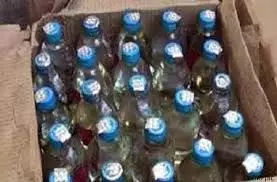 Chamba: दुकान में 2500 मिलीलीटर शराब बरामद Chamba: दुकान में 2500 मिलीलीटर शराब बरामद