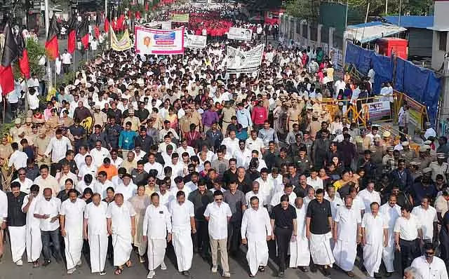 अन्ना मेमोरियल डे: CM के नेतृत्व में शांतिपूर्ण मार्च अन्ना मेमोरियल डे: CM के नेतृत्व में शांतिपूर्ण मार्च