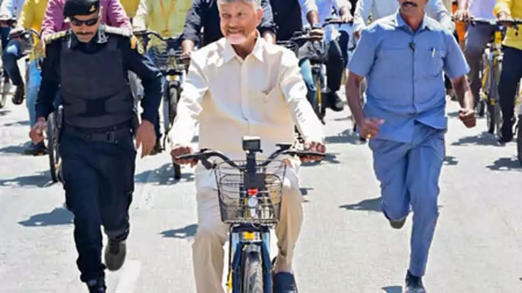 Andhra : मुख्यमंत्री ने 24 घंटे में 4,000 ई-साइकिल बांटकर गिनीज रिकॉर्ड बनाया Andhra : मुख्यमंत्री ने 24 घंटे में 4,000 ई-साइकिल बांटकर गिनीज रिकॉर्ड बनाया