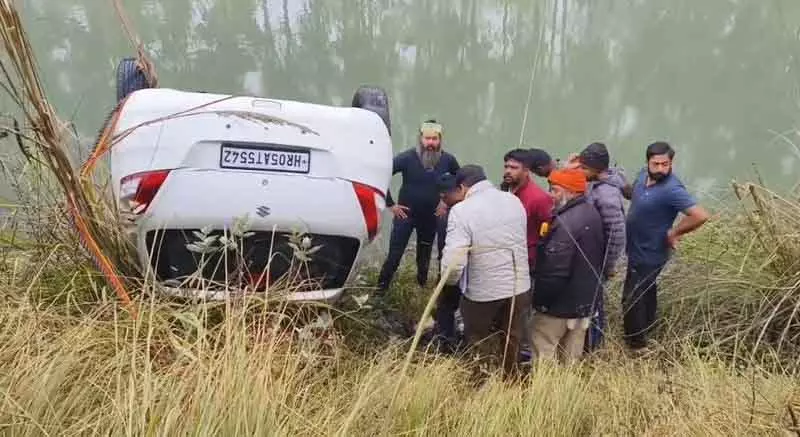 Kurukshetra में SYL नहर में कार गिरने से लड़की की मौत, लड़के के डूबने की आशंका Kurukshetra में SYL नहर में कार गिरने से लड़की की मौत, लड़के के डूबने की आशंका