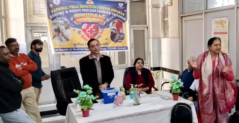 PGIMS-रोहतक ने हेपेटाइटिस रोकथाम अभियान में नाई की दुकानों और सैलून पर ध्यान केंद्रित किया PGIMS-रोहतक ने हेपेटाइटिस रोकथाम अभियान में नाई की दुकानों और सैलून पर ध्यान केंद्रित किया