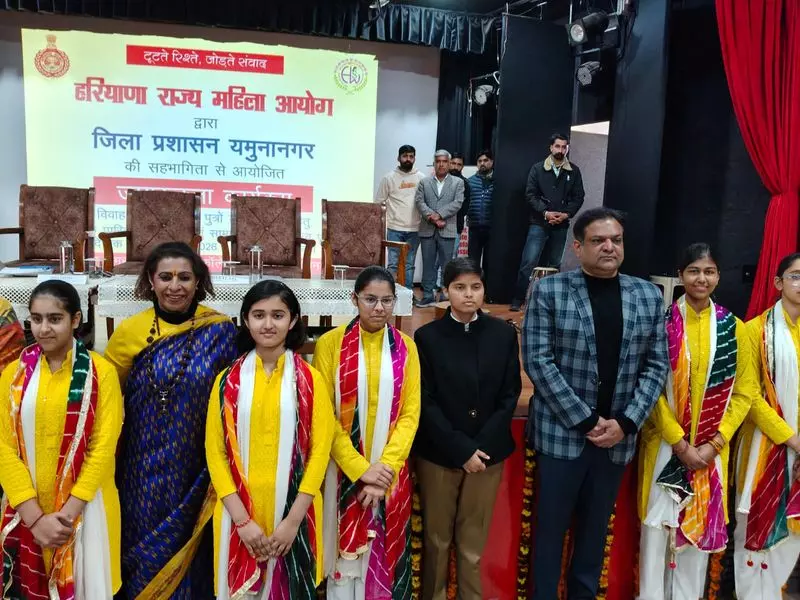 परिवारों को एकजुट रखने के लिए बातचीत ज़रूरी है राज्य Women पैनल प्रमुख परिवारों को एकजुट रखने के लिए बातचीत ज़रूरी है राज्य Women पैनल प्रमुख