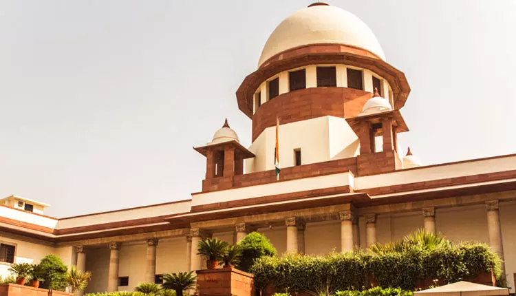 बंगाल में SIR के दौरान voter के नाम हटाने पर रोक लगाने के लिए CM ममता ने SC में नई अर्जी दी बंगाल में SIR के दौरान voter के नाम हटाने पर रोक लगाने के लिए CM ममता ने SC में नई अर्जी दी
