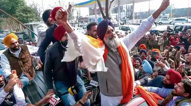झुकूंगा नहीं, जेल से रिहा होने पर Bikram Majithia झुकूंगा नहीं, जेल से रिहा होने पर Bikram Majithia