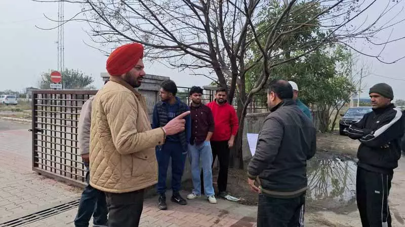 गोराया-फिल्लौर ड्राइविंग टेस्ट सेंटर को नए डेटा ऑपरेटर मिले, SDM ने निरीक्षण किया गोराया-फिल्लौर ड्राइविंग टेस्ट सेंटर को नए डेटा ऑपरेटर मिले, SDM ने निरीक्षण किया