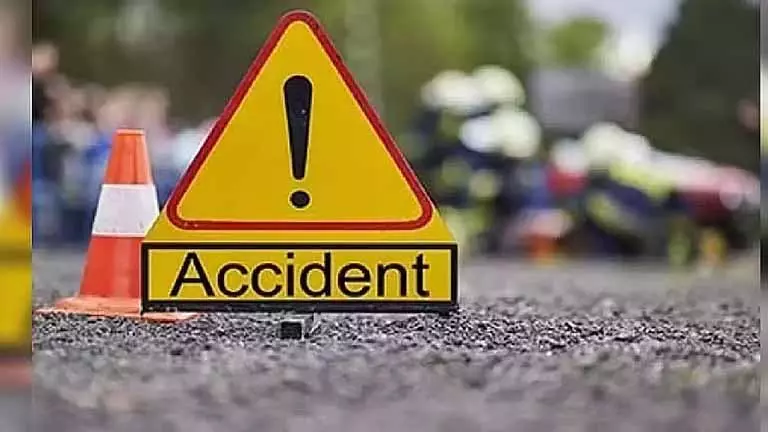 Porur में एक बुजुर्ग डॉक्टर ने प्रोफेसर को कार से टक्कर मारी, गिरफ्तार किया गया Porur में एक बुजुर्ग डॉक्टर ने प्रोफेसर को कार से टक्कर मारी, गिरफ्तार किया गया