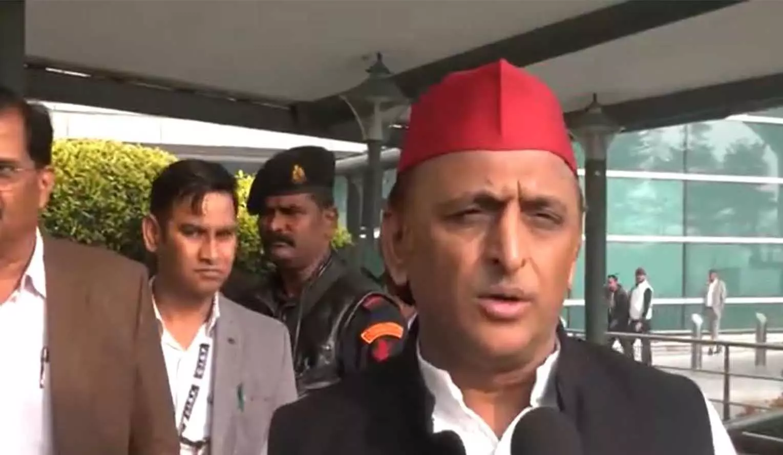 Akhilesh Yadav ने चुनाव आयोग पर गंभीर आरोप लगाए Akhilesh Yadav ने चुनाव आयोग पर गंभीर आरोप लगाए