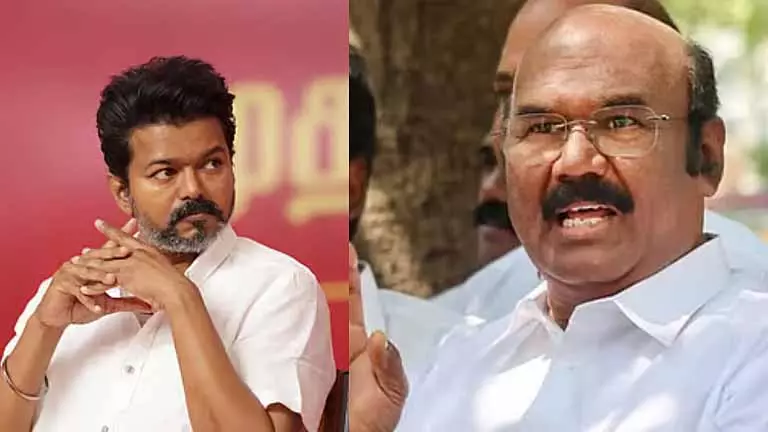 AIADMK पर हमला करने से पहले विजय को काले धन की कमाई के बारे में सच बताना चाहिए: जयकुमार AIADMK पर हमला करने से पहले विजय को काले धन की कमाई के बारे में सच बताना चाहिए: जयकुमार