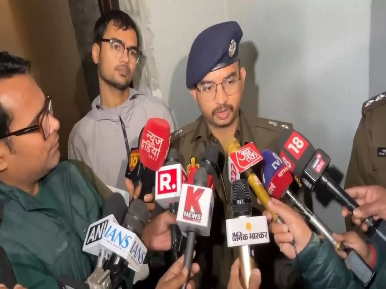 गाजियाबाद आत्महत्या मामले में DCP का बयान: नाबालिग कोरियाई संस्कृति से प्रभावित गाजियाबाद आत्महत्या मामले में DCP का बयान: नाबालिग कोरियाई संस्कृति से प्रभावित