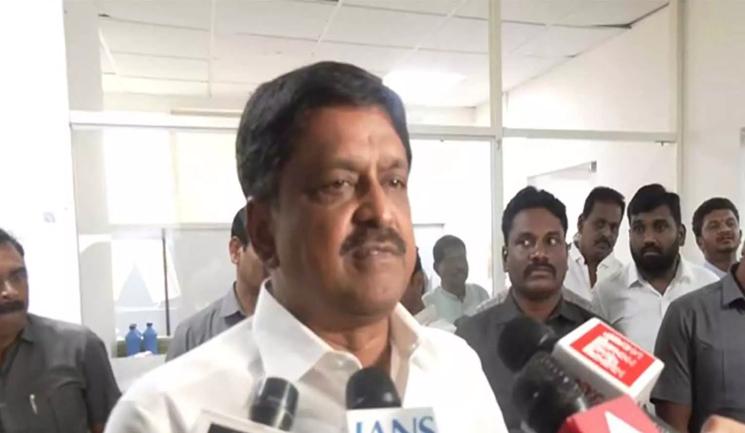 Andhra Pradesh सरकार तिरुमाला लड्डू में मिलावट की जांच के लिए समिति नियुक्त करेगी Andhra Pradesh सरकार तिरुमाला लड्डू में मिलावट की जांच के लिए समिति नियुक्त करेगी