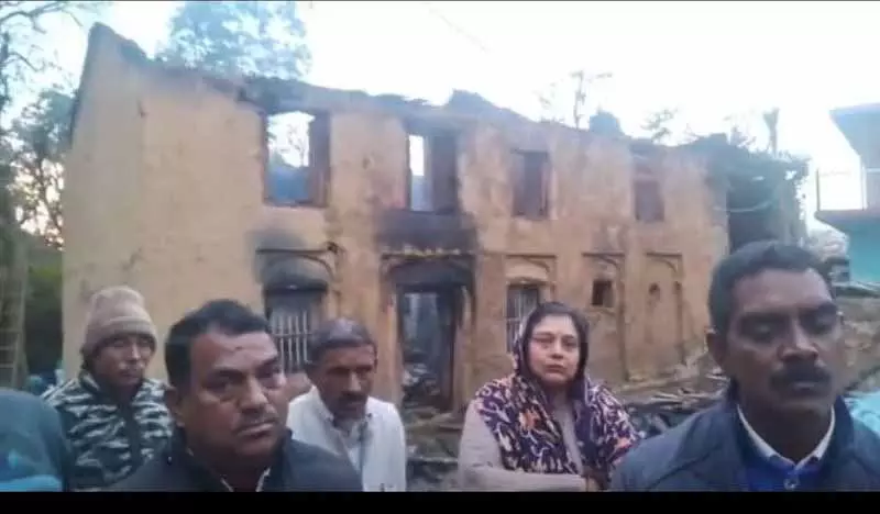 Palampur में घर जलकर खाक, 2 बच्चों की जान बाल-बाल बची Palampur में घर जलकर खाक, 2 बच्चों की जान बाल-बाल बची