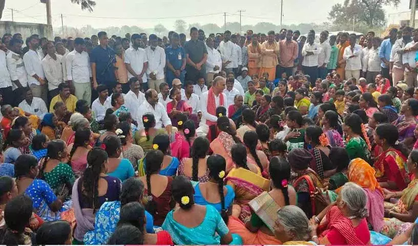 सभी किसान एकजुट होकर रेवंत रेड्डी की कमर तोड़ देंगे: Harish Rao सभी किसान एकजुट होकर रेवंत रेड्डी की कमर तोड़ देंगे: Harish Rao