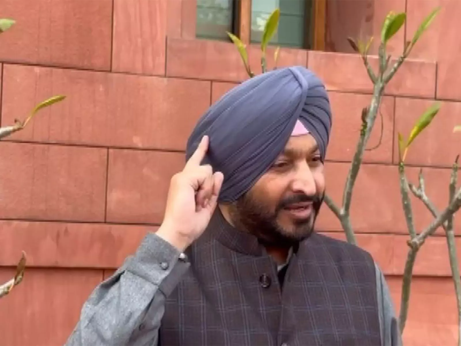 केंद्रीय राज्य मंत्री Ravneet Bittu ने राहुल गांधी को गद्दार वाली टिप्पणी पर करारा जवाब दिया केंद्रीय राज्य मंत्री Ravneet Bittu ने राहुल गांधी को गद्दार वाली टिप्पणी पर करारा जवाब दिया