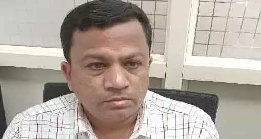 Malkangiri में जूनियर इंजीनियर 20,000 रुपये की रिश्वत लेते हुए पकड़ा गया Malkangiri में जूनियर इंजीनियर 20,000 रुपये की रिश्वत लेते हुए पकड़ा गया