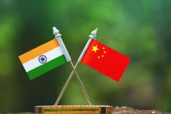 US टैरिफ में कटौती से भारत चीन के मुकाबले बेहतर स्थिति में है: रिपोर्ट US टैरिफ में कटौती से भारत चीन के मुकाबले बेहतर स्थिति में है: रिपोर्ट