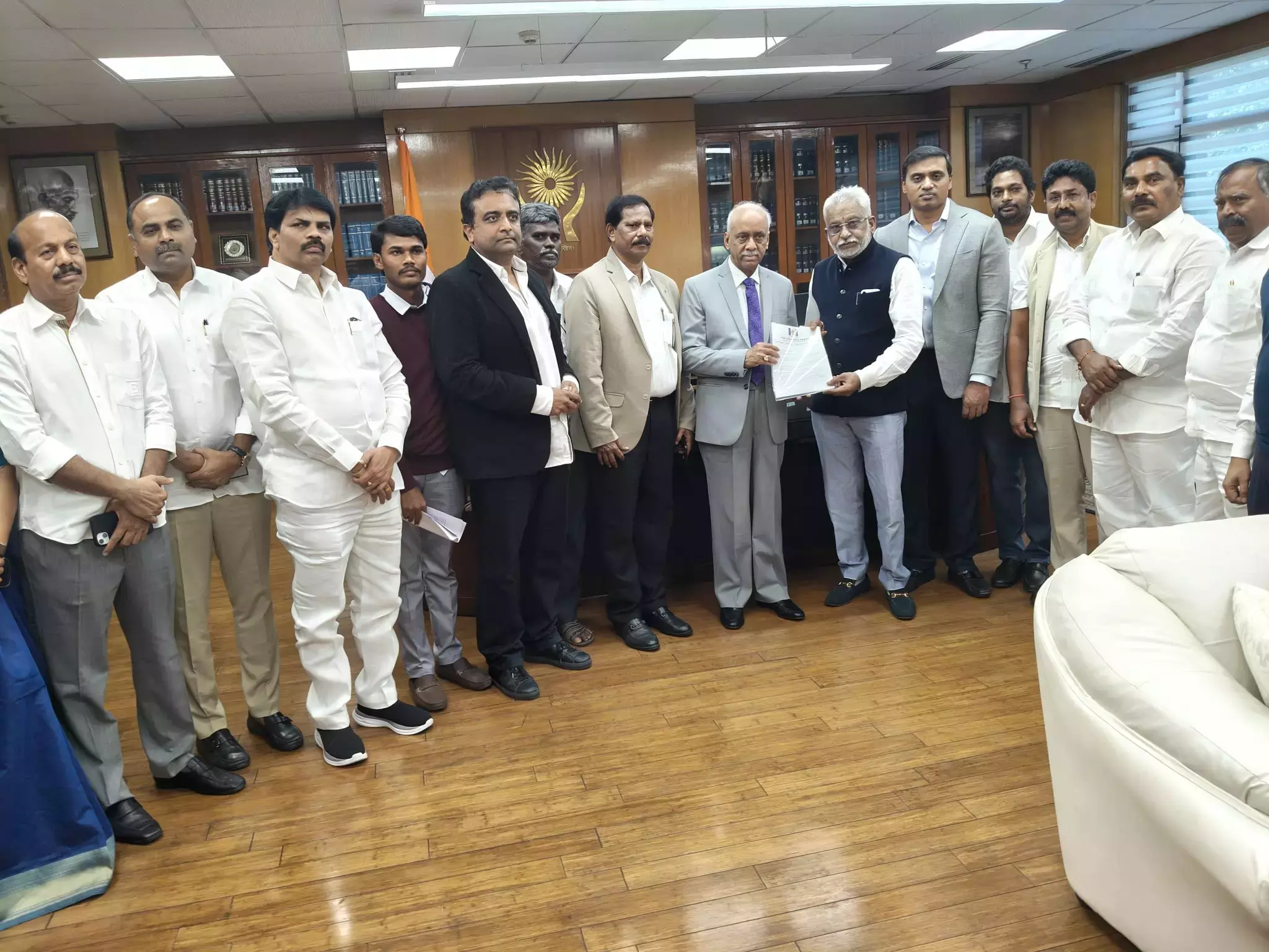 YSRCP ने AP में कानून-व्यवस्था बिगड़ने का आरोप लगाया NHRC में शिकायत दर्ज कराई YSRCP ने AP में कानून-व्यवस्था बिगड़ने का आरोप लगाया NHRC में शिकायत दर्ज कराई