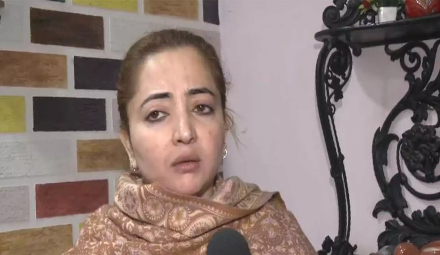 “अदालत जो भी फैसला करेगी, हम उसका पालन करेंगे”: Hiba Rana की बहन ने तीन तलाक मामले पर कहा “अदालत जो भी फैसला करेगी, हम उसका पालन करेंगे”: Hiba Rana की बहन ने तीन तलाक मामले पर कहा