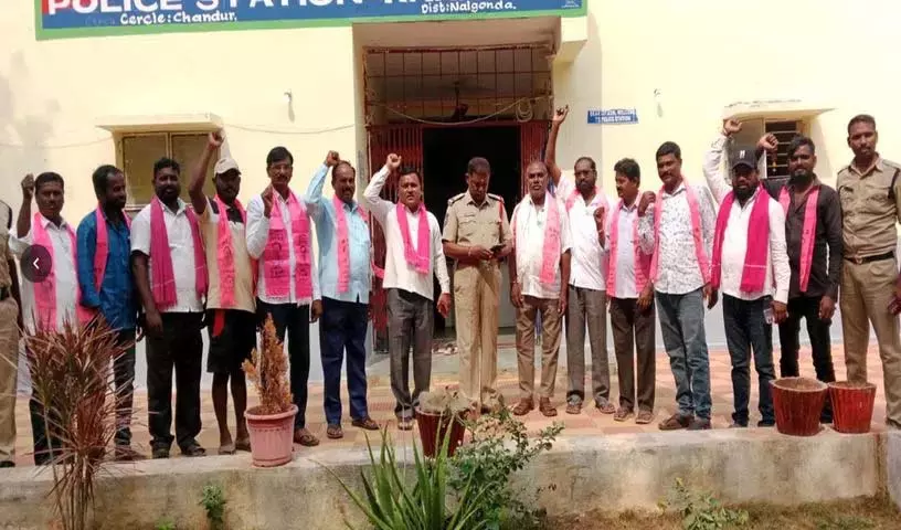 रेवंत रेड्डी के दौरे से पहले पुलिस ने BRS नेताओं को हिरासत में लिया रेवंत रेड्डी के दौरे से पहले पुलिस ने BRS नेताओं को हिरासत में लिया