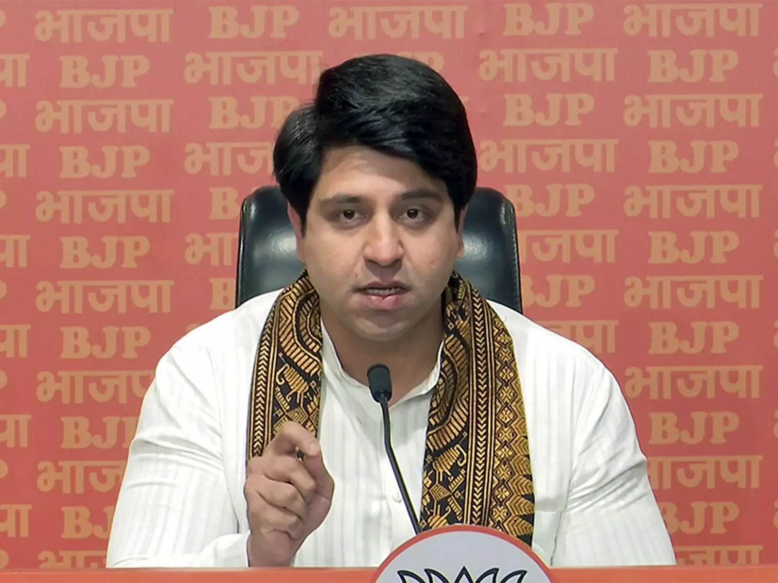 Pune में हिट एंड रन में मां घायल, शहजाद पूनावाला ने दी जानकारी Pune में हिट एंड रन में मां घायल, शहजाद पूनावाला ने दी जानकारी