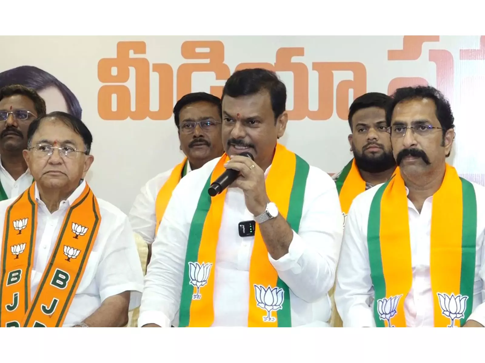 आंध्र प्रदेश भाजपा अध्यक्ष ने YSRCP की आलोचना की आंध्र प्रदेश भाजपा अध्यक्ष ने YSRCP की आलोचना की