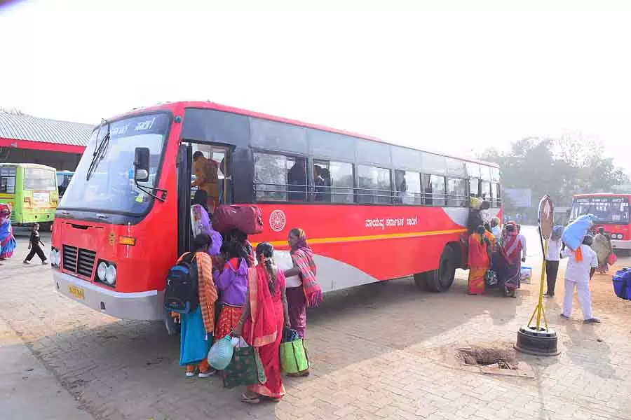 Mylar Yatra : श्रद्धालुओं की यात्रा के लिए विशेष बस Mylar Yatra : श्रद्धालुओं की यात्रा के लिए विशेष बस