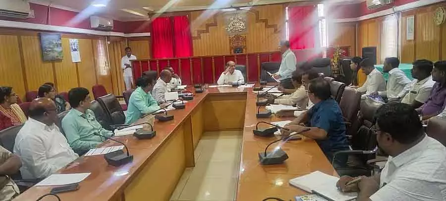 योग्य लोगों को योजना का लाभ दें: Deputy Commissioner योग्य लोगों को योजना का लाभ दें: Deputy Commissioner