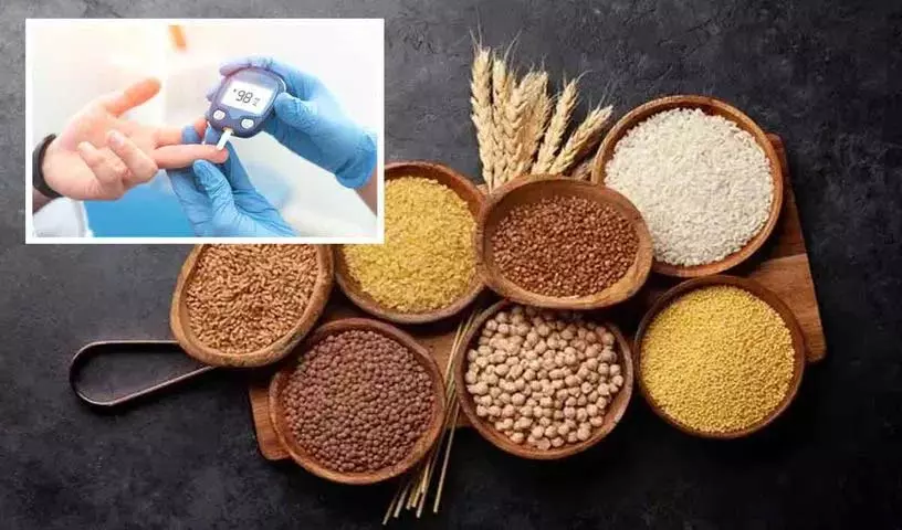 Blood Sugar Level को कंट्रोल करने के लिए डायबिटीज के मरीजों को ये फूड्स खाने चाहिए Blood Sugar Level को कंट्रोल करने के लिए डायबिटीज के मरीजों को ये फूड्स खाने चाहिए