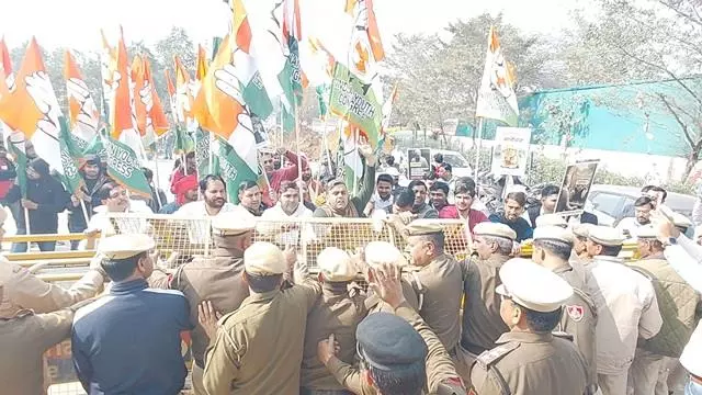 Gurgaon: भाजपा कार्यालय पर कांग्रेसियों का हमला, ‘गुरुकमल’ कार्यालय पर कांग्रेसियों का धावा Gurgaon: भाजपा कार्यालय पर कांग्रेसियों का हमला, ‘गुरुकमल’ कार्यालय पर कांग्रेसियों का धावा